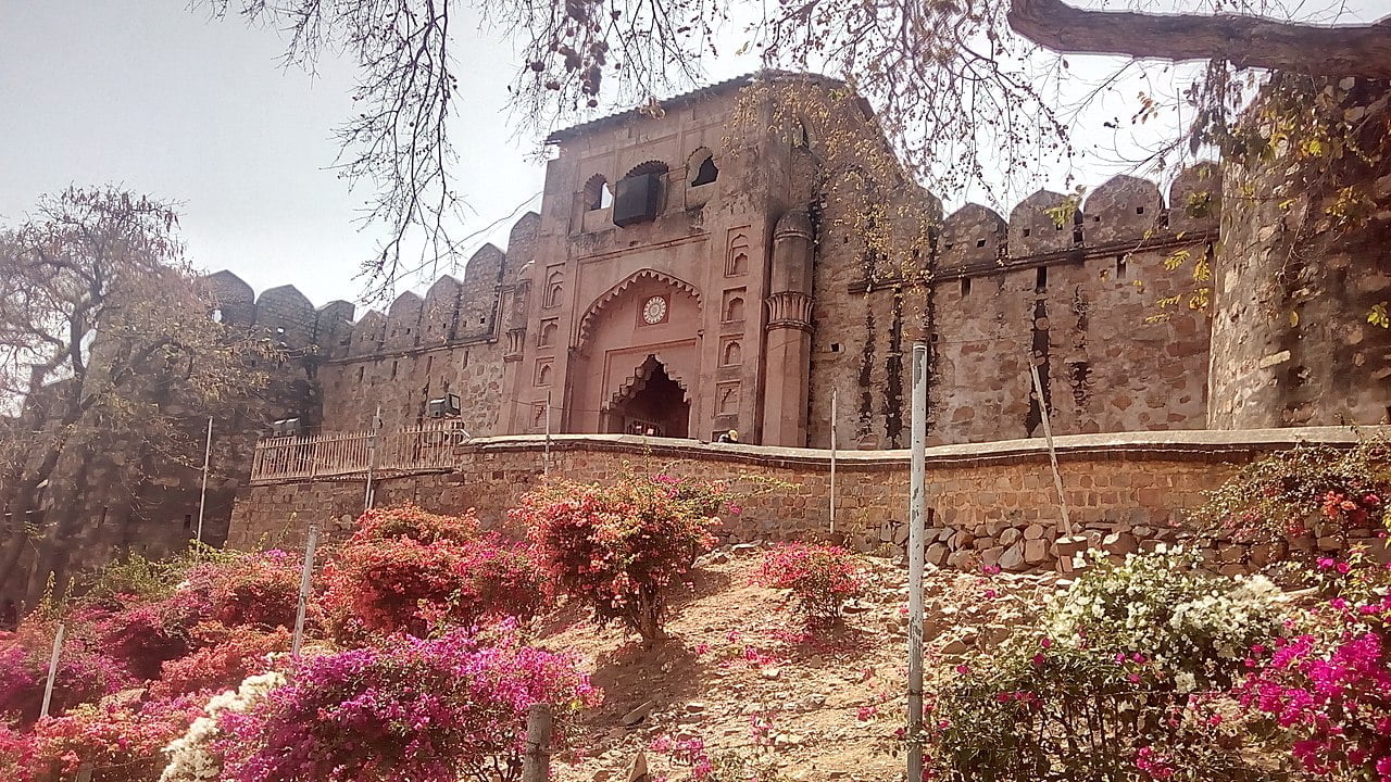 10 Historical Forts In India