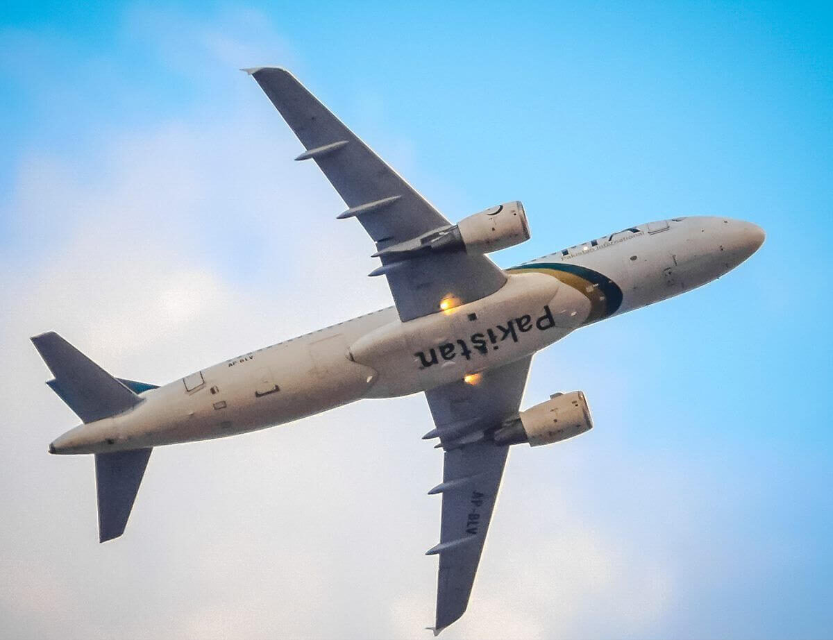 India closes airspace to pak flights