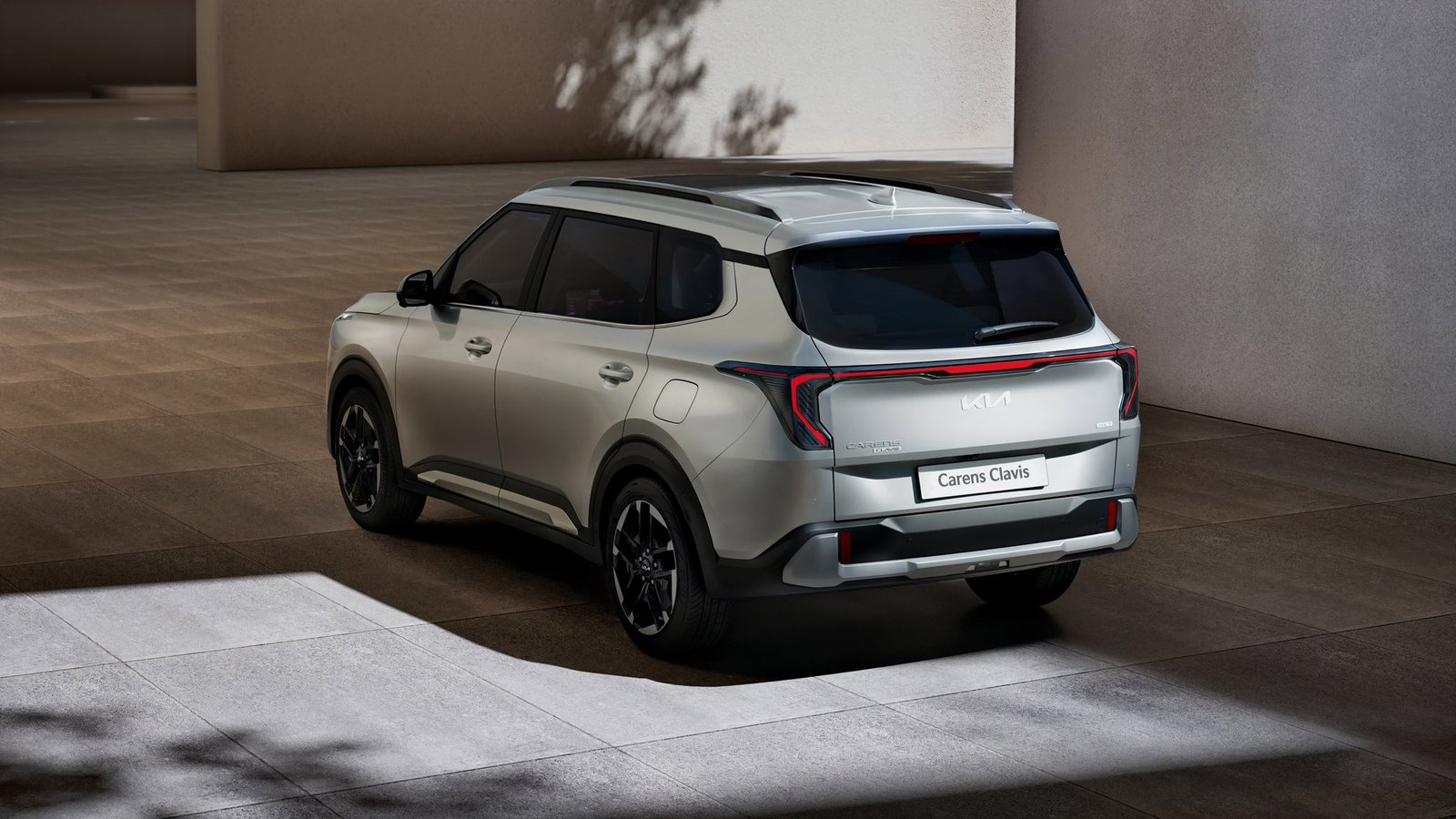 Kia carens clavis launched in india