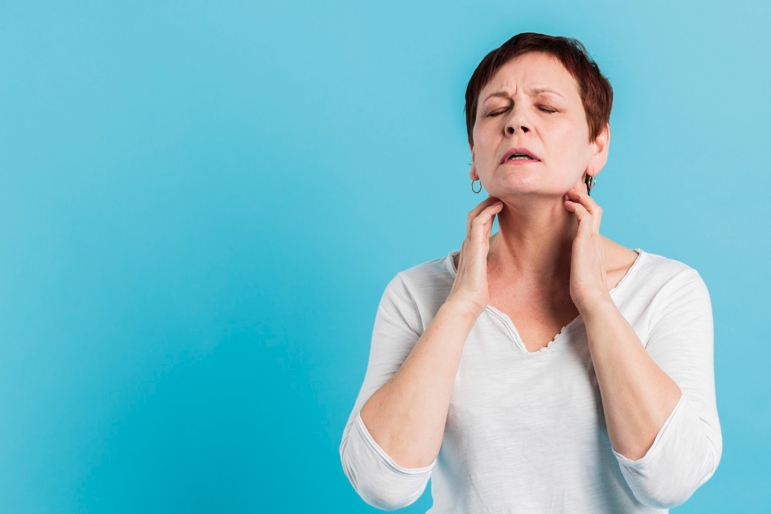 Women thyroid cancer signs